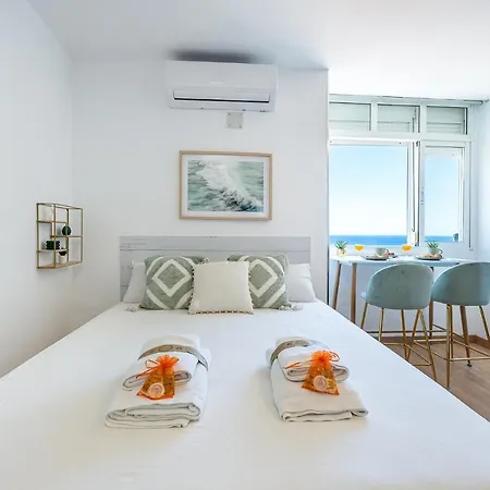 797 Rentals- Estudio En Naciones Con Vistas Al Mar