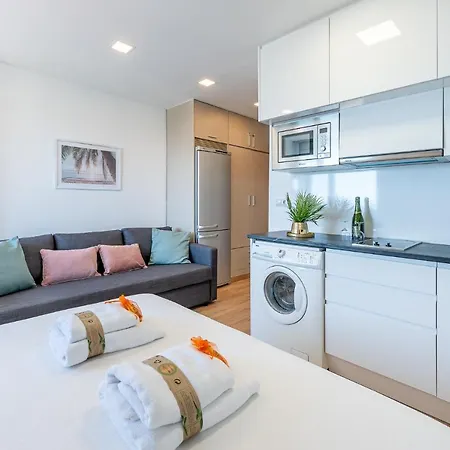 797 Rentals- Estudio En Naciones Con Vistas Al Mar *
